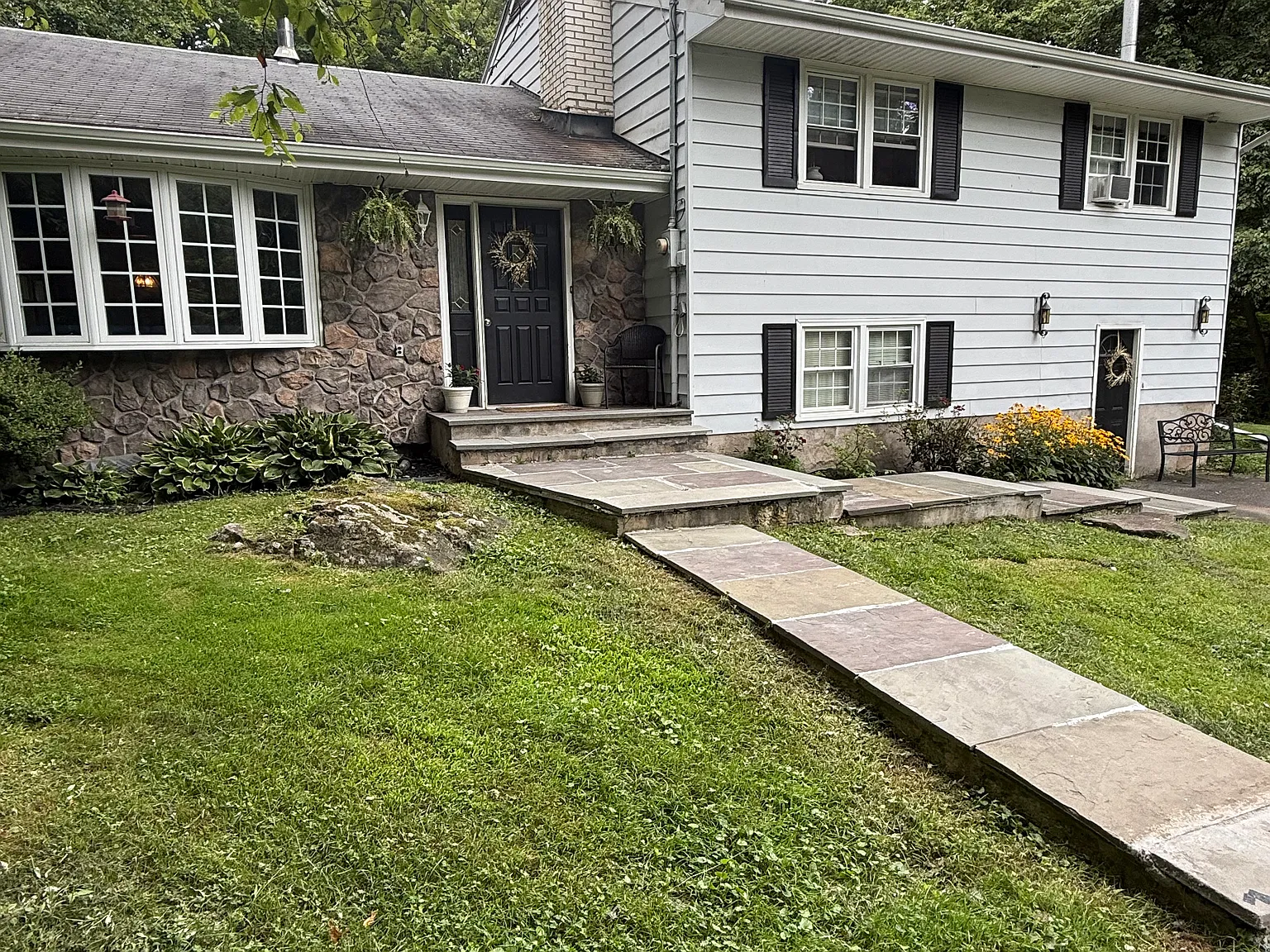 5 bed, 2500 sqft, $3,500 — Photo 2