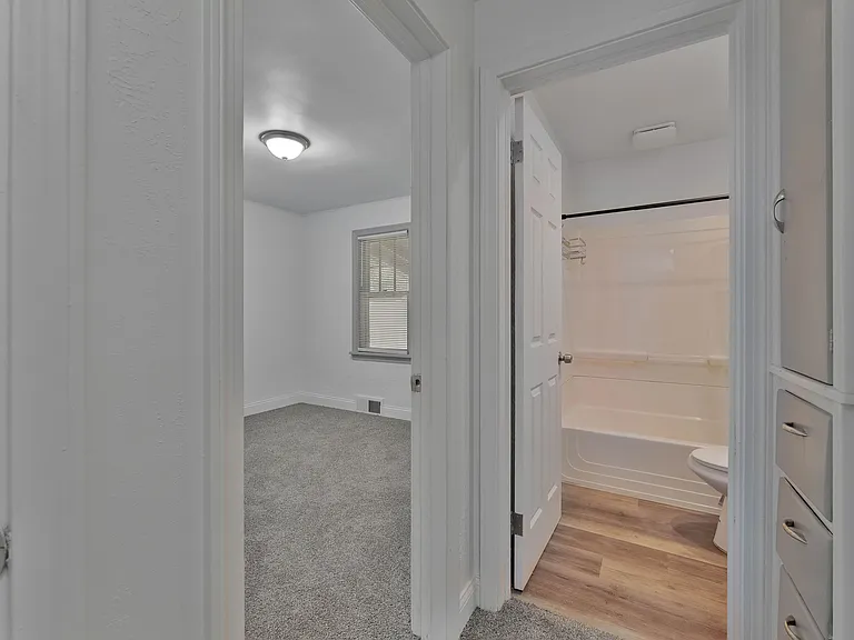 1539 Weston Ave — Photo 12