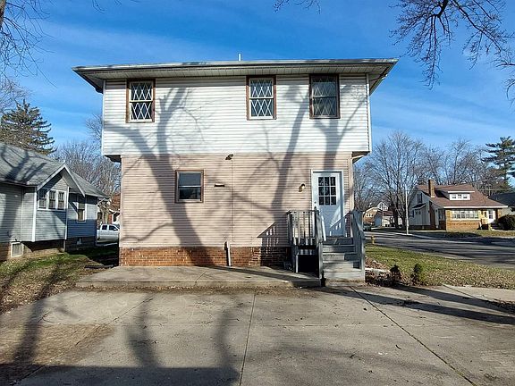 3rd image of 1116 E Seneca Pl