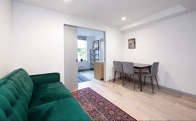 Rented by R New York | media 7