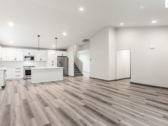3rd image of 11811 N Railway Ave