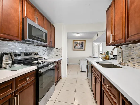 5570 NW 44th St APT 501A, Lauderhill, FL 33319