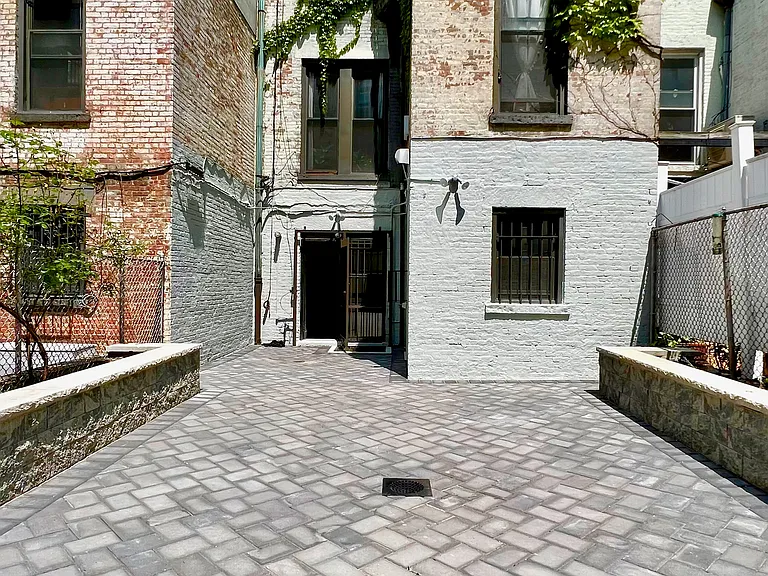 138 W 92nd St #1R — Photo 10