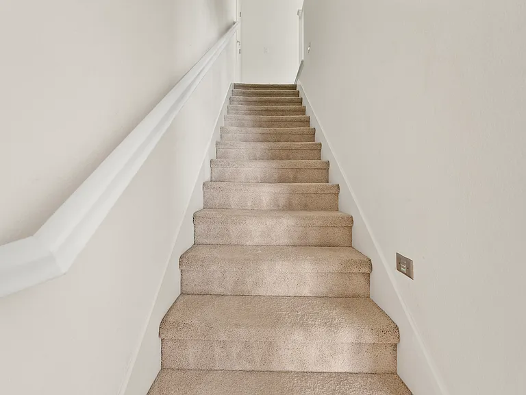 2703 Ferrara Cir — Photo 29