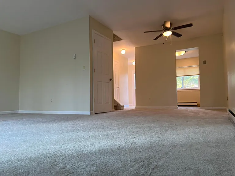 131 Point Of Woods Dr — Photo 10