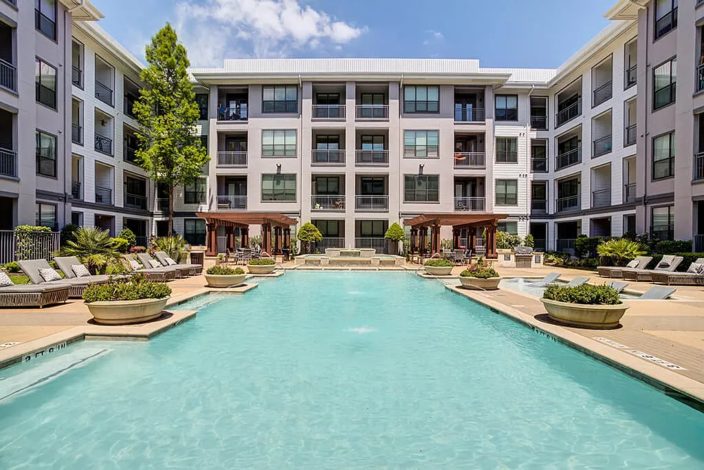 Photo 2 of 27 - Caroline Uptown West - Houston, TX Building Photo - Caroline Uptown West