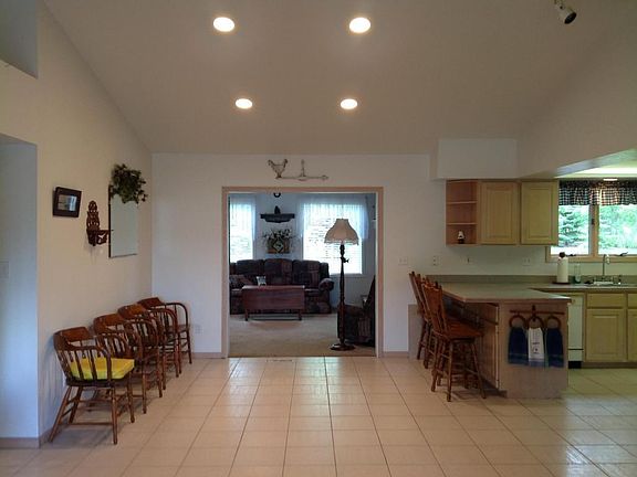 4th image of 25808 Martin Dr