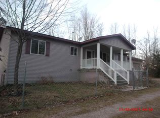 11095 Pickerel Lake Rd, Petoskey, MI 49770