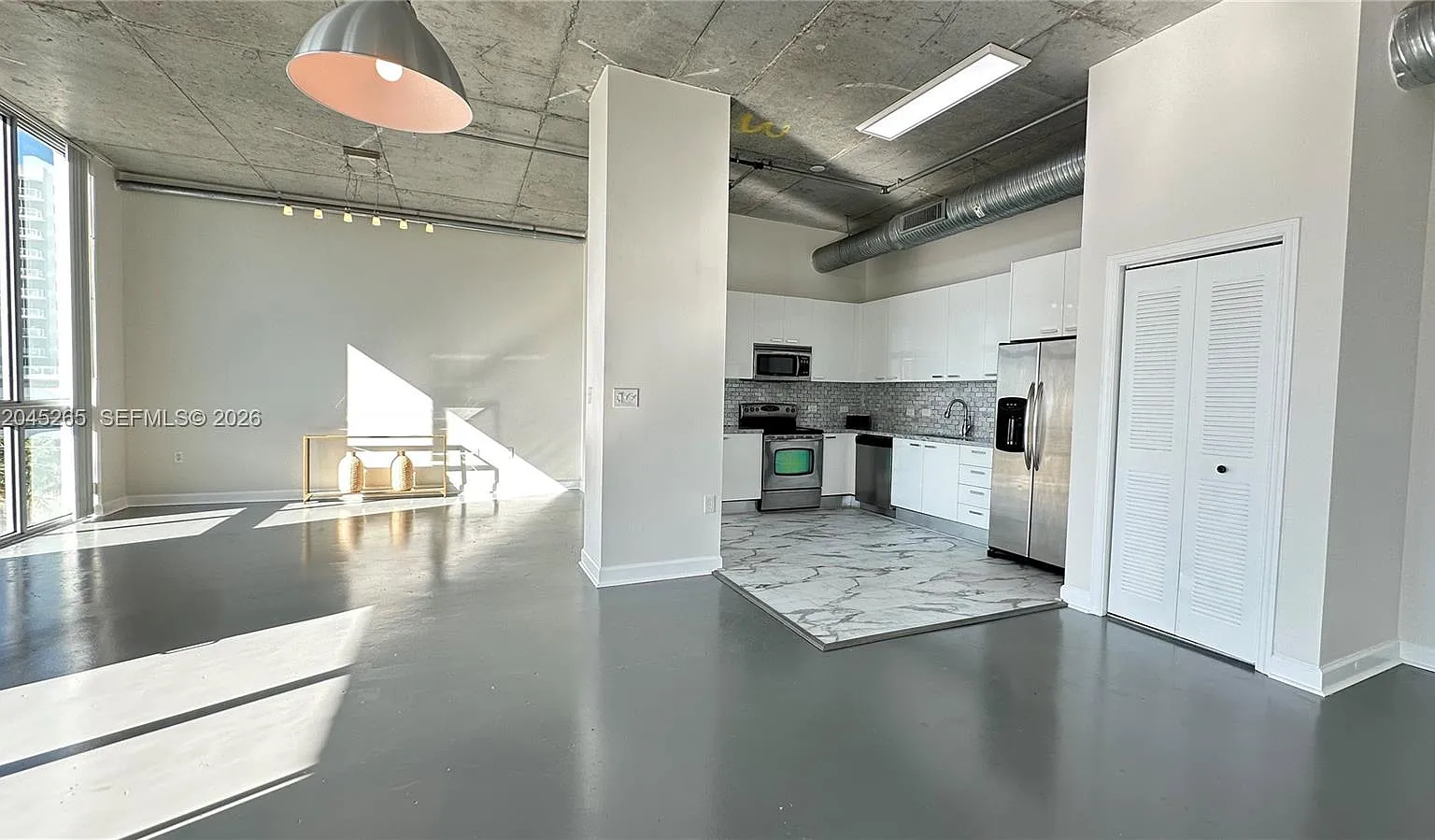 Lofts At Hollywood Statio — Photo 1