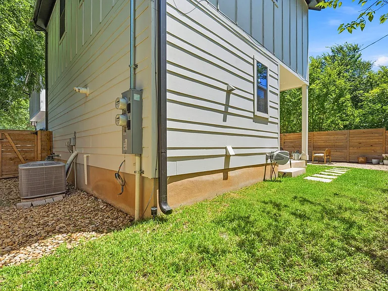 2935 Moss St #2 — Photo 20