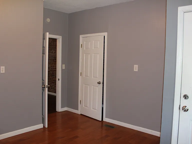 4261 Russell Blvd — Photo 23