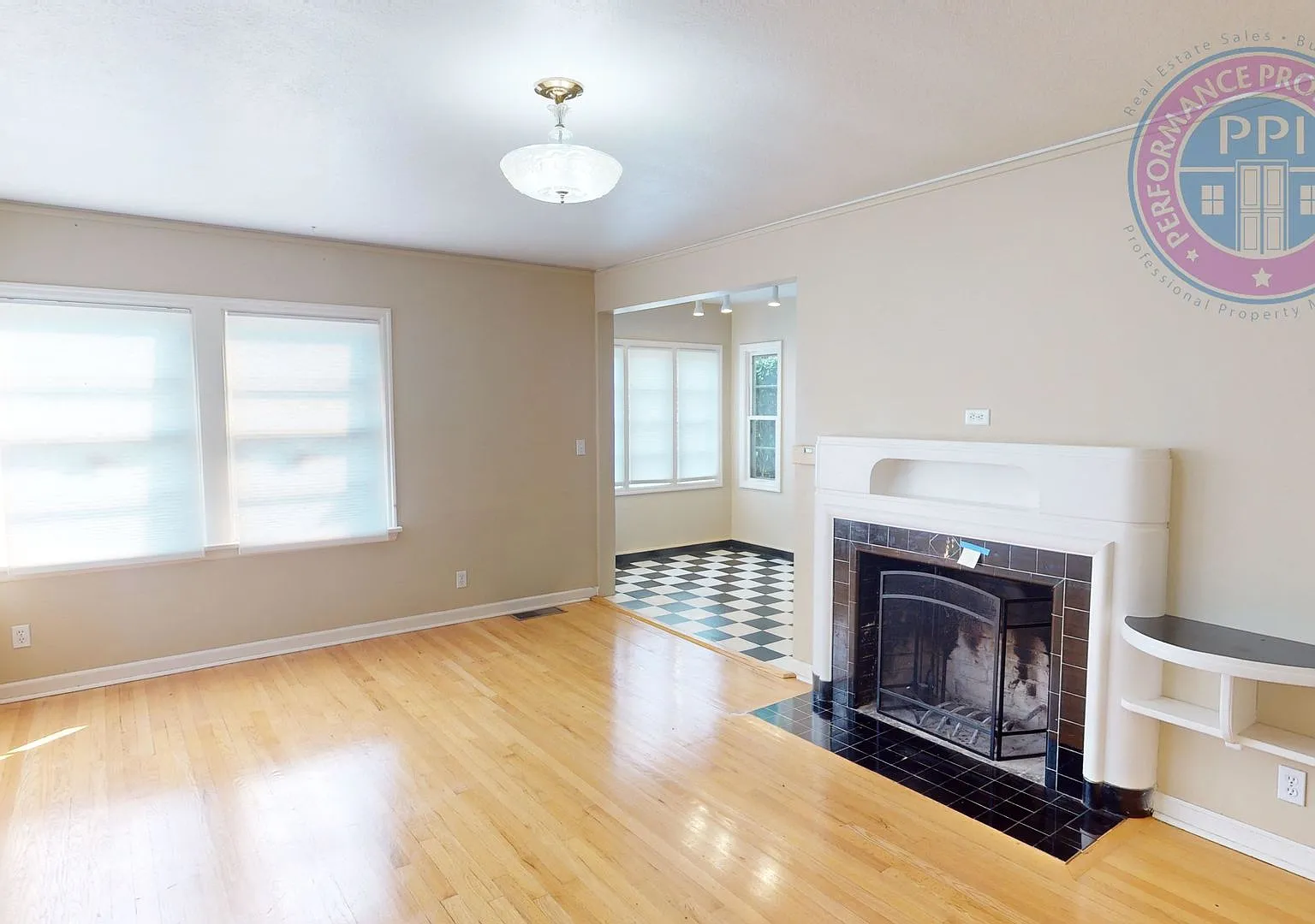 Gardener's Delight In Roseway Neighborhood! Charming Ne Home Awaits" Pet Friendly! No Security De... — Photo 2