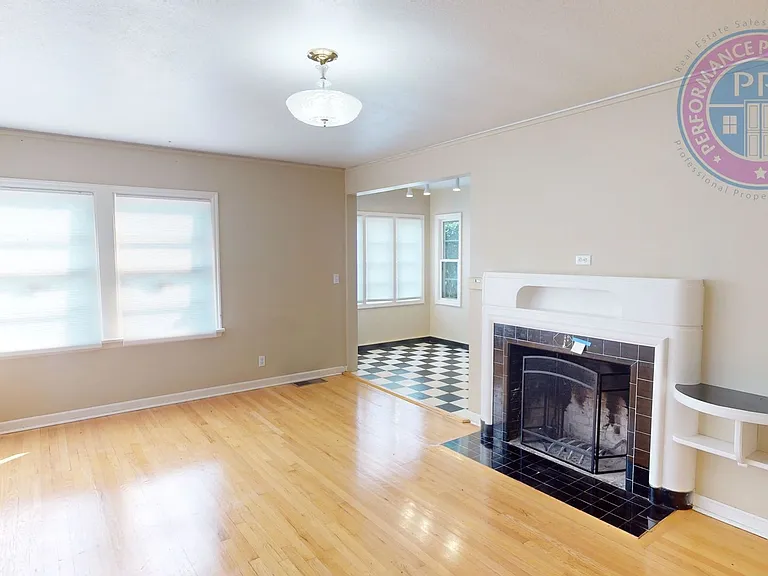 3935 NE 74th Ave — Photo 2
