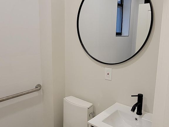 5th image of 282 Baldwin Ave #1K
