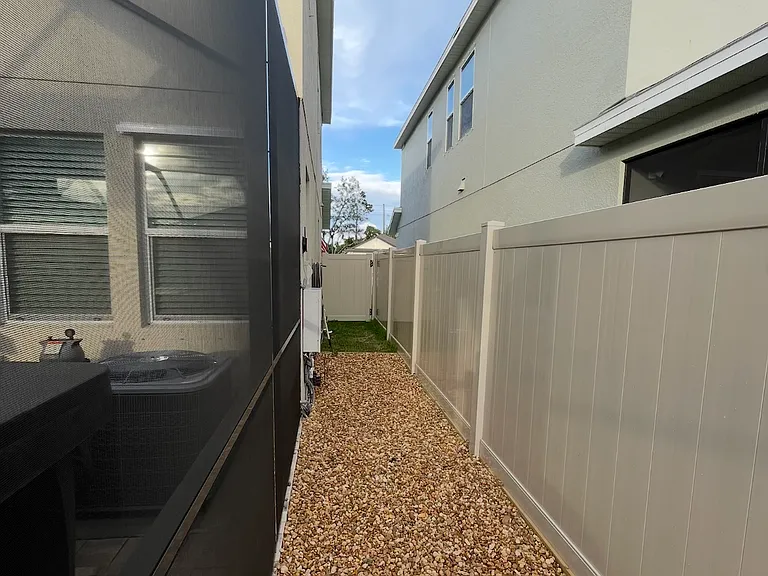 1438 N River Cir — Photo 12