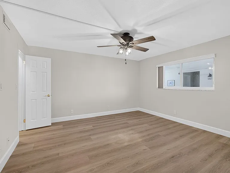 52 Yacht Club Dr #305 — Photo 34