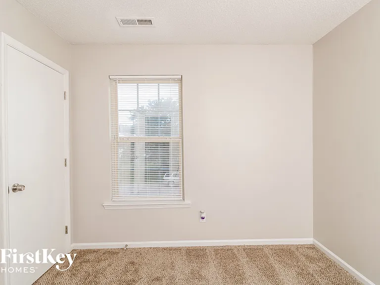 4230 Fairwood Dr — Photo 8