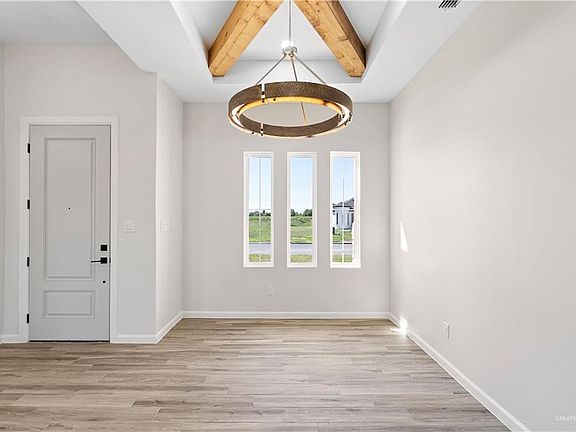 3rd image of 316 Brooks Cr Cir