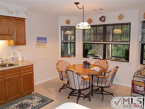 4th image of 2731 Lucerne Dr