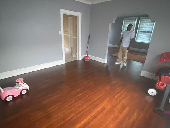 3rd image of 2964 Leslie St #2