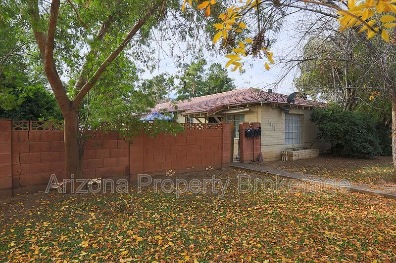 1st image of 1137 W Glenrosa Ave APT 1