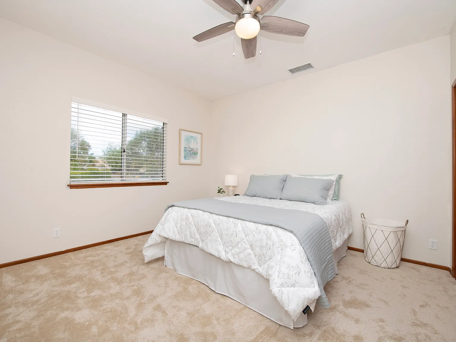 2 bed, 1.5 bath, 1400 sqft, $4,200 — Photo 4