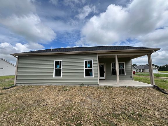 3rd image of 104 E Sillinger Creek Dr