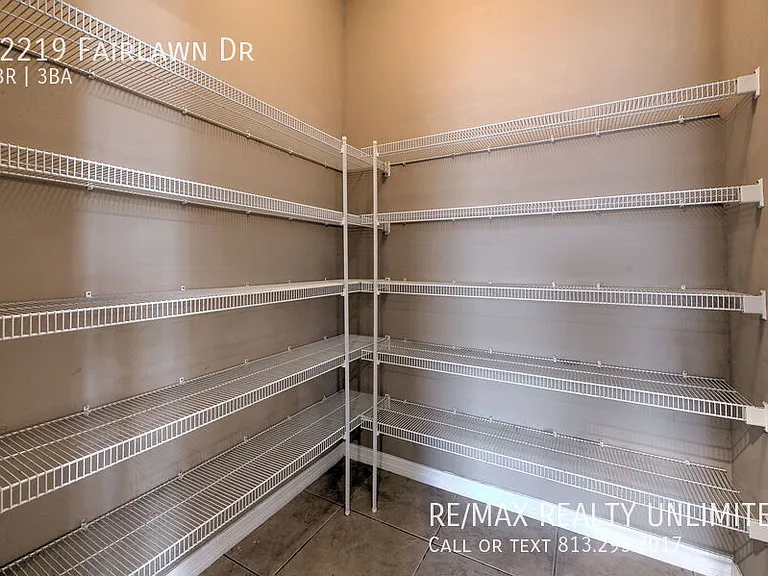 12219 Fairlawn Dr — Photo 17
