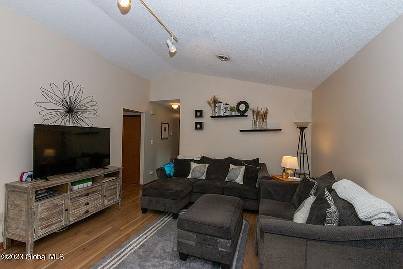 4th image of 702 Cambridge Manor Drive