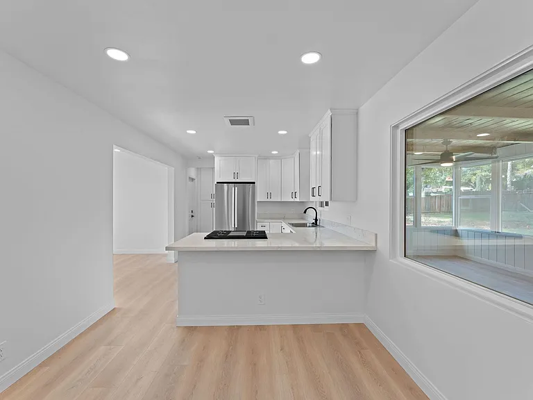 608 E 17th Ave E — Photo 6