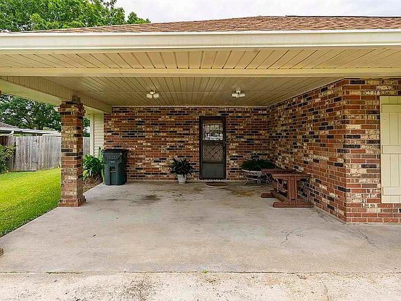 4th image of 100 Lake Crescent Cir