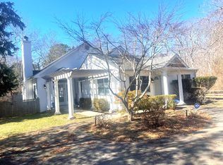 35 Maple St, Westhampton Beach, NY 11978