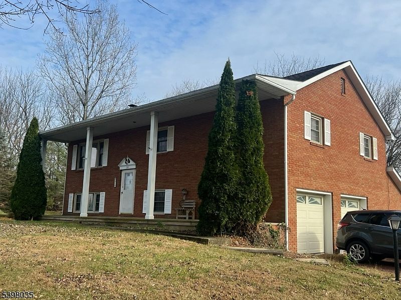 2nd image of 215 Anderson Rd