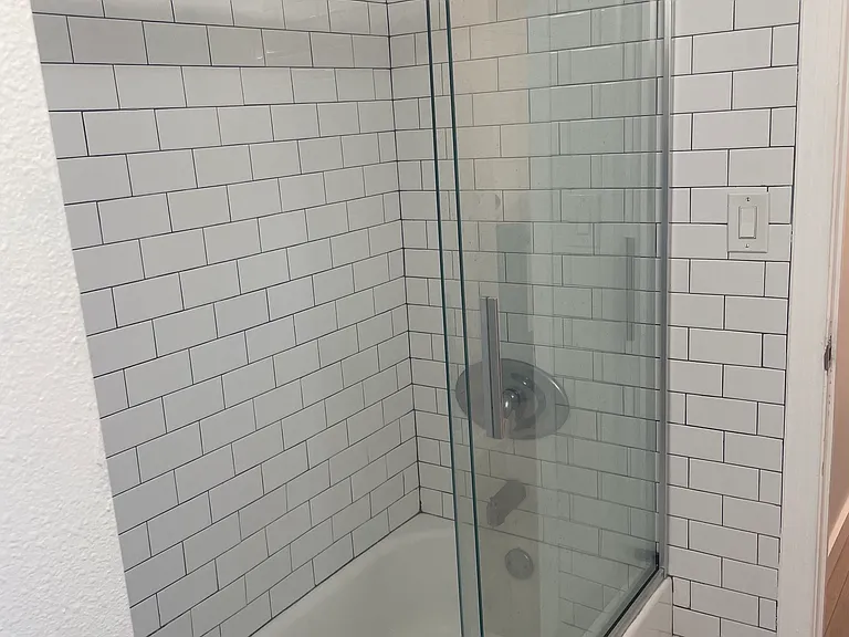 221 S Hale Ave #B — Photo 13