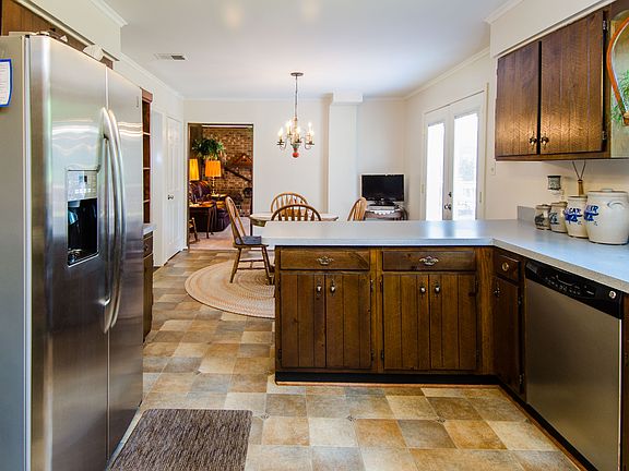 2nd image of 11021 Round Hill Dr