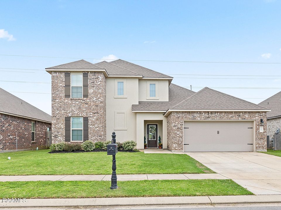 1st image of 107 Rue Chateau Royal Dr