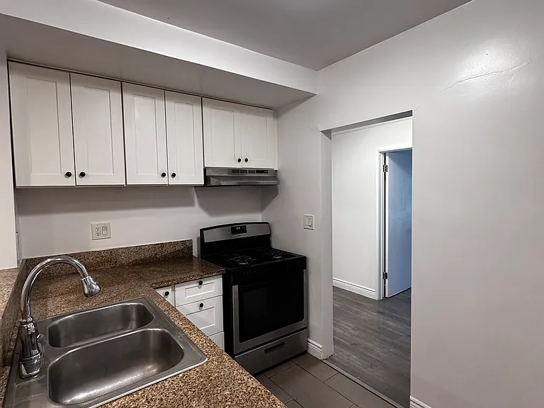 2073 Ivar Ave #2 — Photo 6
