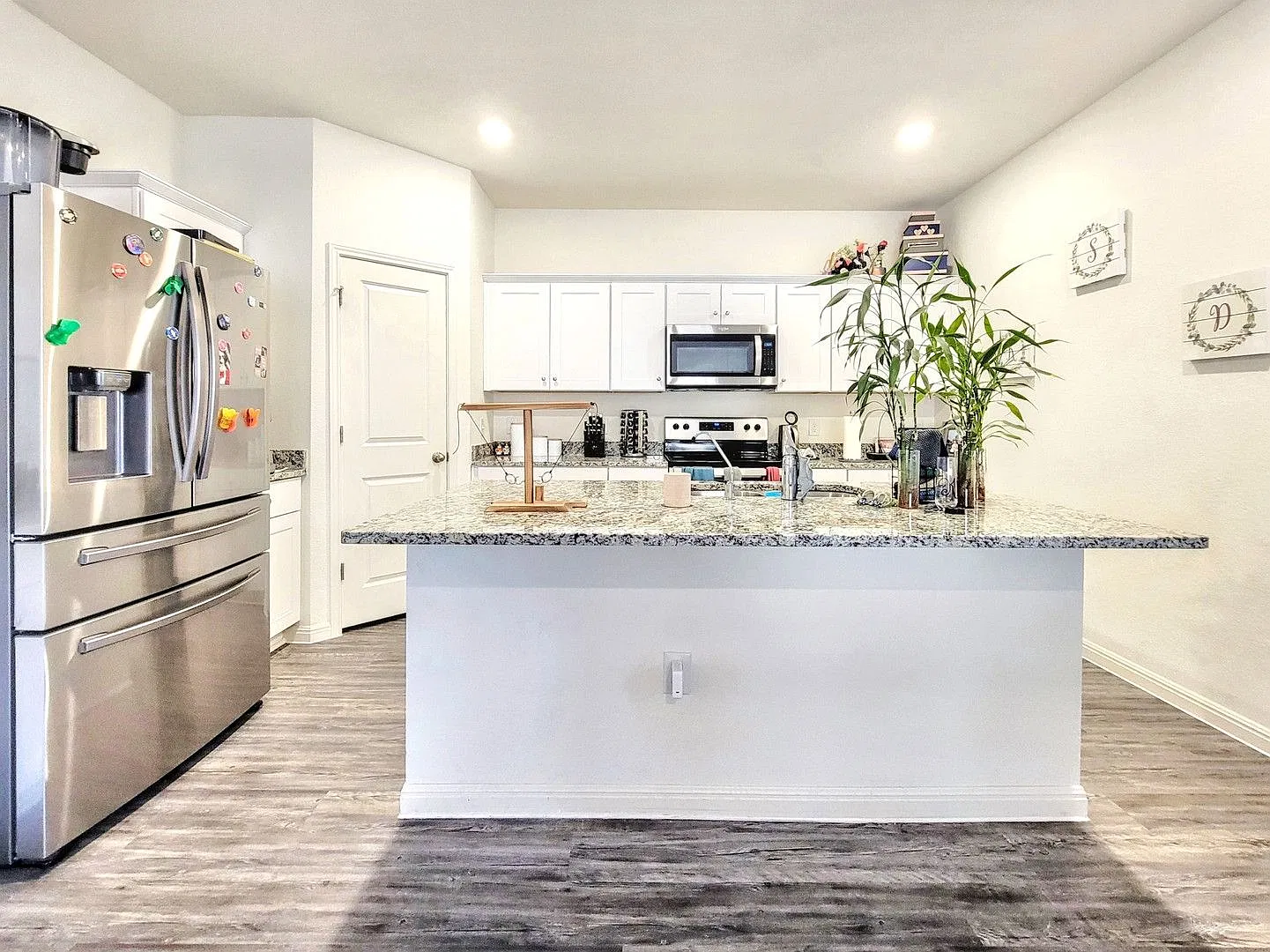 Spacious 5 BD / 3 BA Pflugerville Home with Fenced Backyard & Two Living Areas — Photo 4