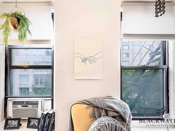 3rd image of 205 E 73rd St APT 12
