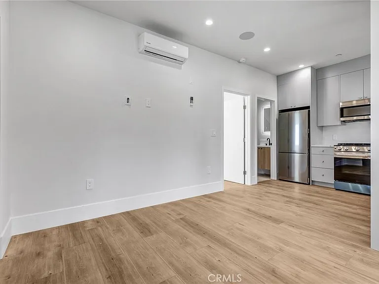 7508 1/2 Claire Ave — Photo 7