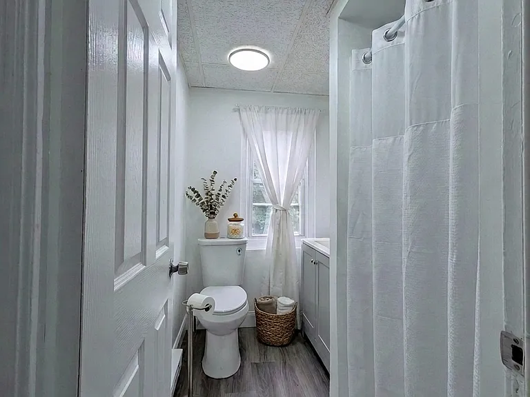 628 N 6th St #4 — Photo 12