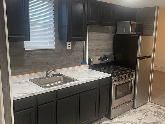 5th image of 715 Green St