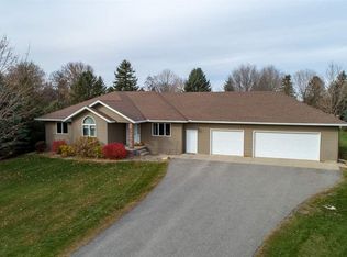 42412 Kerns Dr, North Mankato, MN 56003