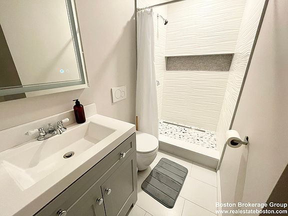 3rd image of 23 Newport St Room 1-5