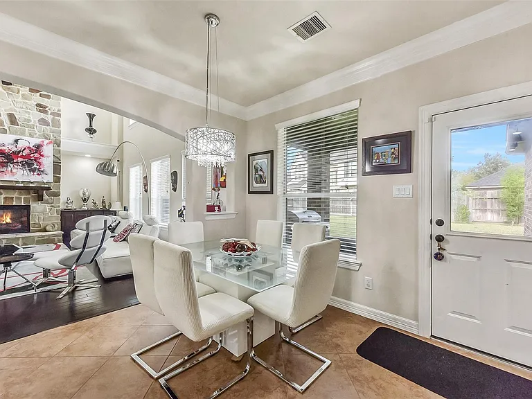 13918 Majestic Spring Ln — Photo 12