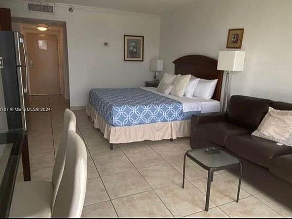 3rd image of 19201 Collins Ave #1036