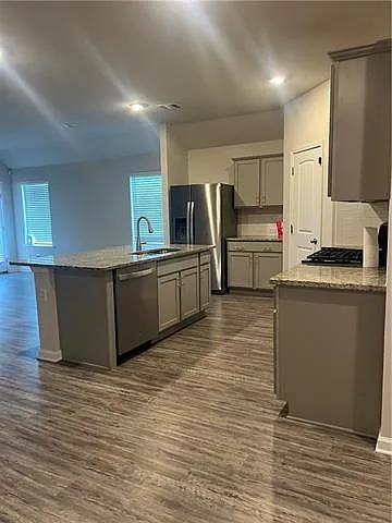 4 bed, 3.0 bath, 2080 sqft, $2,300 — Photo 3