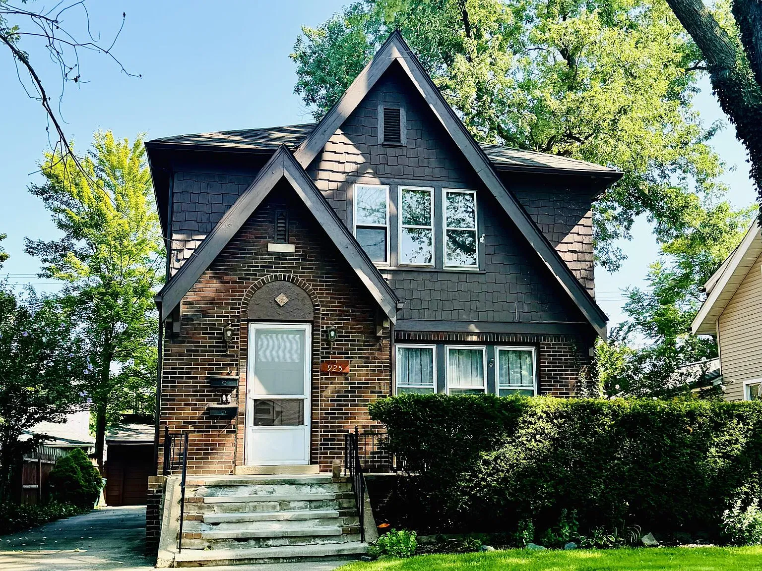 4 bed, 2.0 bath, 2348 sqft, $2,000 — Photo 3