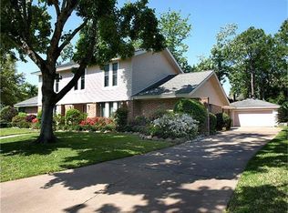 607 Forest Lake Dr, Seabrook, TX 77586