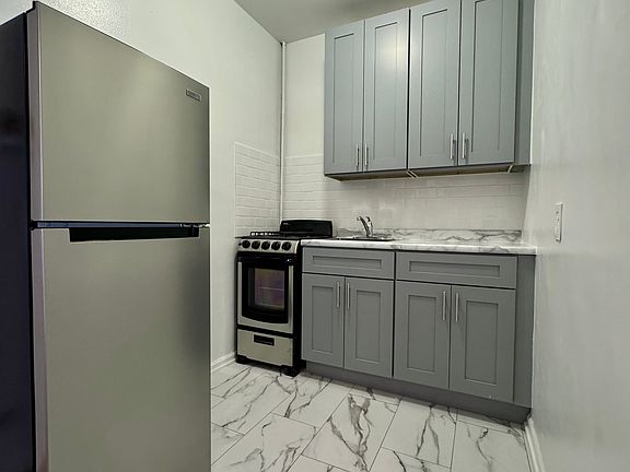 3rd image of 4350 N Ashland Ave APT 109